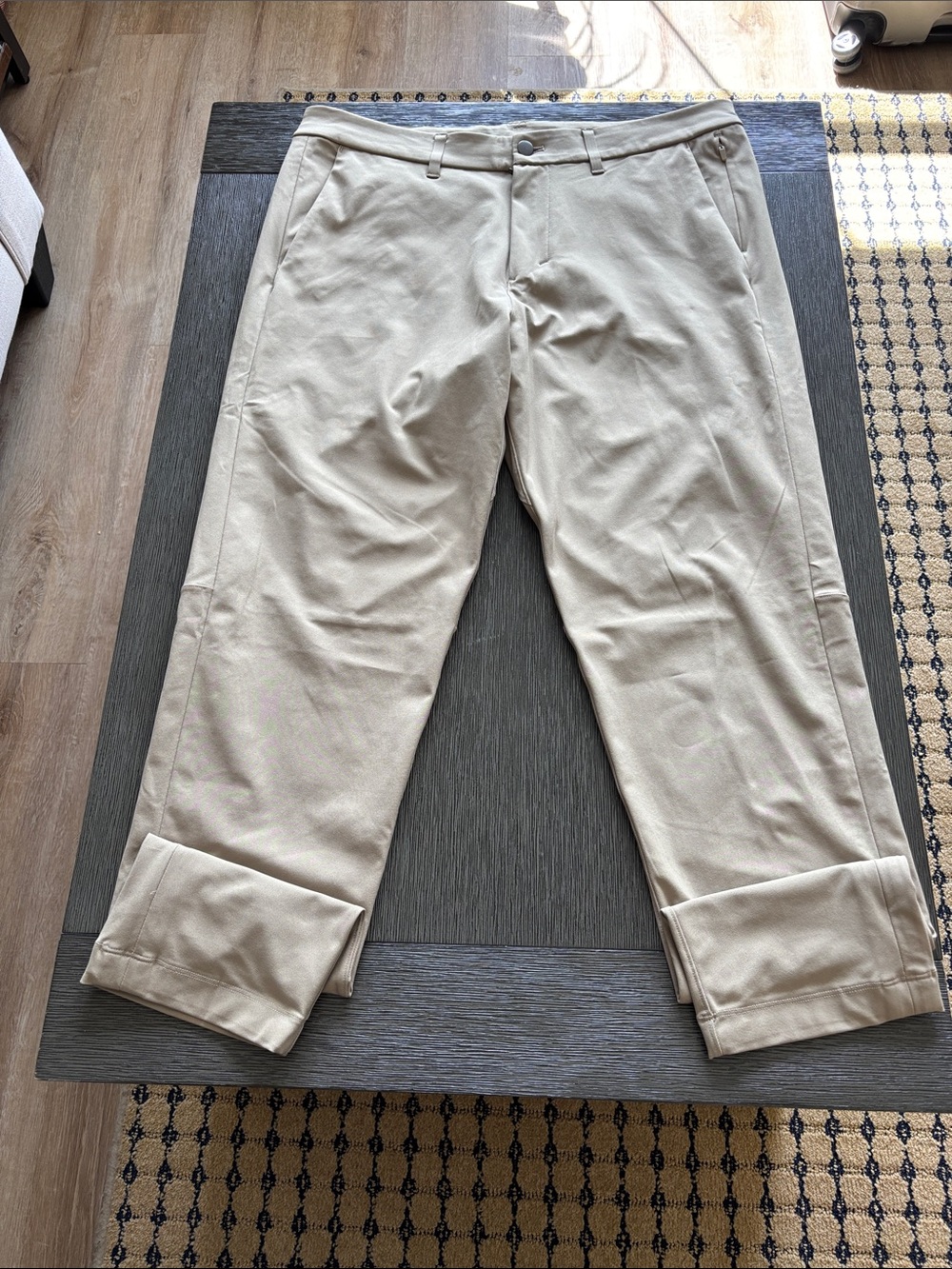 Vuori Meta™ Pant Athletic Tan Classic Fit Size 34 EUC